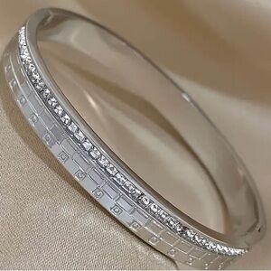 Square Rhinestone Fashion Bangle - Textured
Stainless Steel bracelet